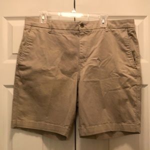 CHAPS  STRETCH MENS KHAKI SHORTS